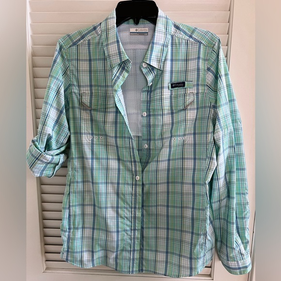 Columbia women’s hiking long sleeve shirt, size Large but can fit a medium. - Picture 1 of 8